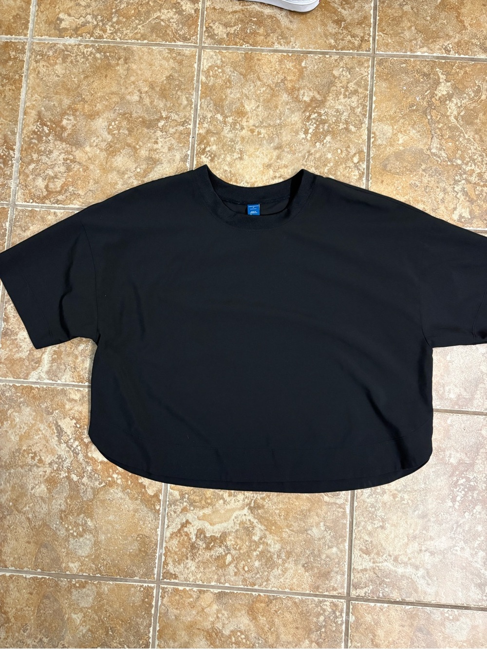 Old Navy women’s Black Crewneck cropped Shirt